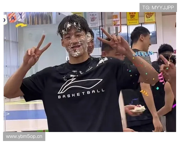 广东众将为李文昊庆生温情时刻